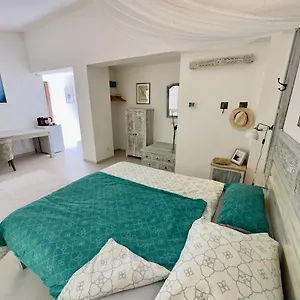 Gasthof Forest Hideout, Cefalù